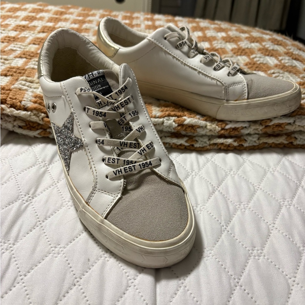 Vintage Havana White and Gray Women's Sneakers - Picture 2 of 7